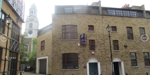 Long leasehold office investment for sale in London, EC1