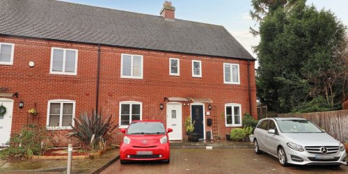 Freehold terrace house for sale in Cantebury