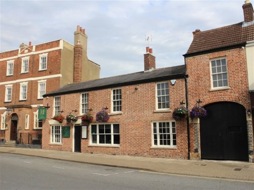 Public house & letting rooms for sale or to let in Spalding