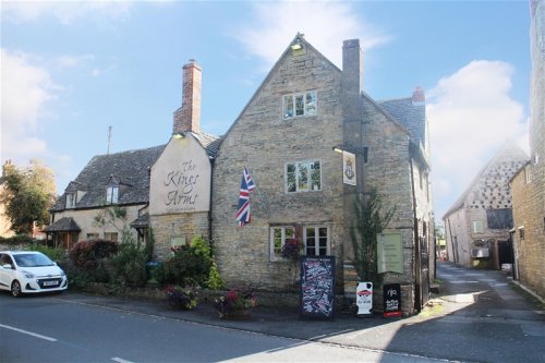 Pub/Restaurant for sale in Evesham