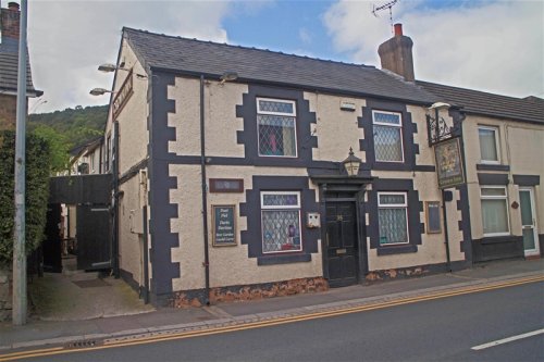 Wet led pub for sale in Wrexham