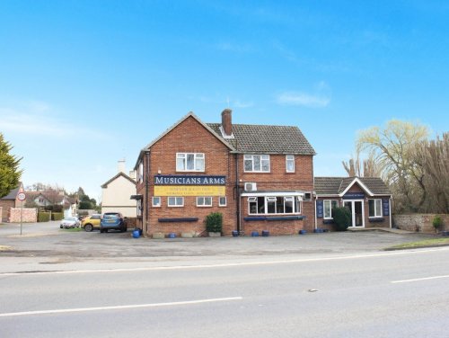 Freehold pub for sale in Lincoln