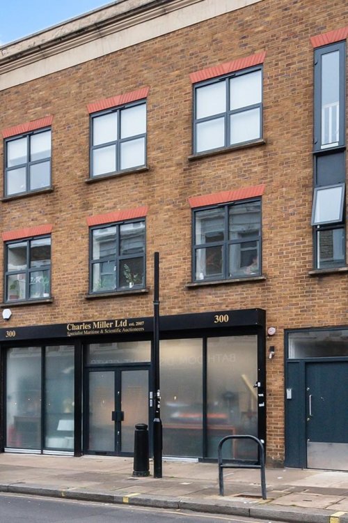 Mixed use block for sale in Fulham