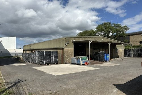 Single storey industrial unit for sale in Yeovil